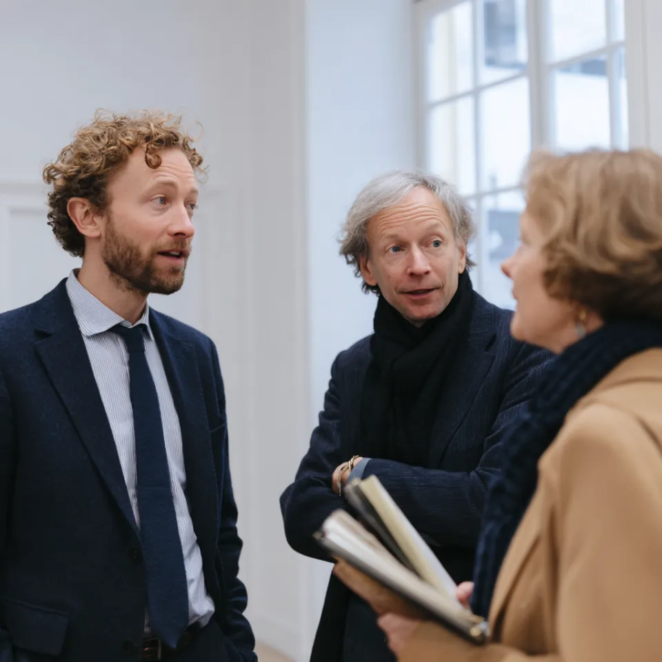 Pessoa conversando em sessão de dúvidas